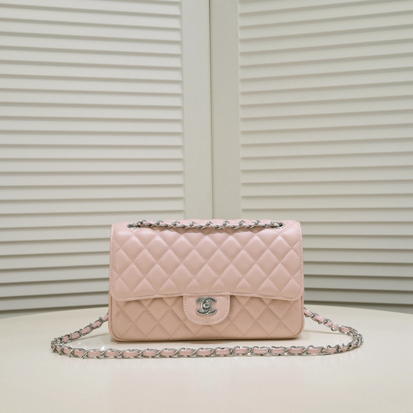 シャネルバッグ正面デザイン